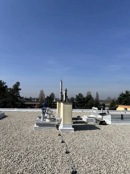 Roofman - Střechy a stavby na klíč| Rekonstrukce střechy BD Olomouc Lazce, hydroizolace PVC Bauder, zateplení EPS