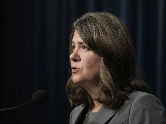 Danielle Smith’s Alberta Next panel in Lloydminster met with cheers for deportation, separation