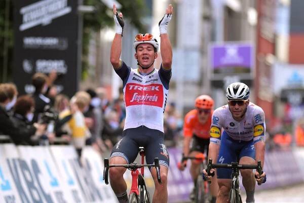Mads Pedersen wins Gent-Wevelgem