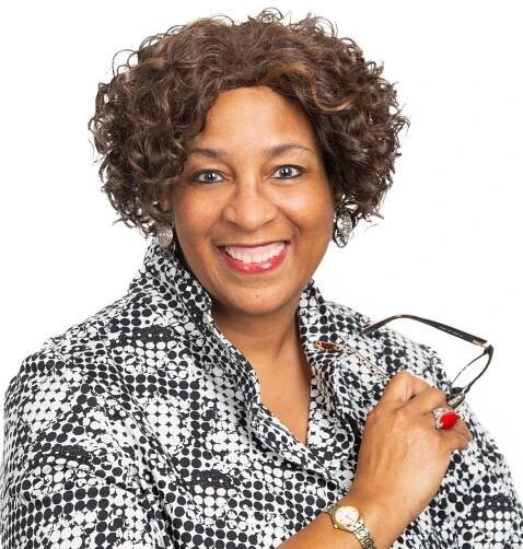 New Horizons Baptist Church first woman senior pastor Rhonda Britton retires after 17 years