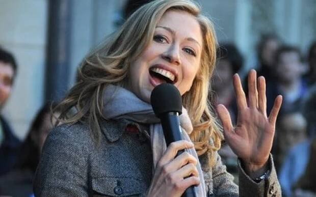 Galerie: Chelsea Clintonová bere velké peníze v televizi skoro za nic - Galerie - Echo24.cz