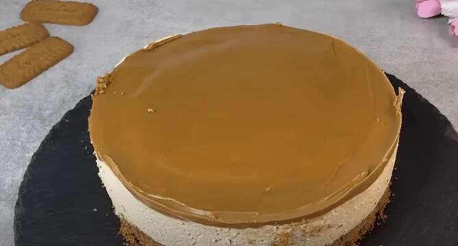 Nepečený Lotus Biscoff cheesecake s tvarohovo-lotusovým krémem - jednoduchá a snadná příprava!