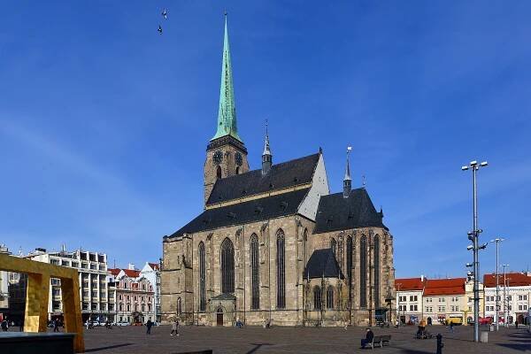Katedrála sv. Bartoloměje na náměstí Republiky v Plzni