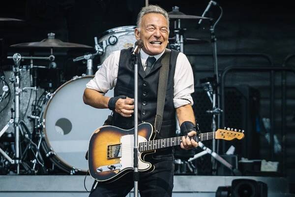 Recenze: Bruce Springsteen přivolal déšť a kritizoval Trumpa