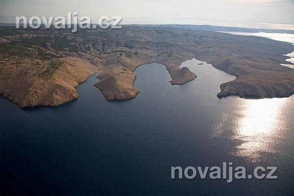 Velebitský kanál a trajekt, ostrov Pag, Chorvatsko I NOVALJA