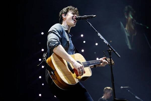 NEW YORK, NY - AUGUST 16:  Shawn Mendes performs during the "Illuminate" tour at Barclays Center on August 16, 2017 in the Brooklyn borough of New York City.  (Photo by Taylor Hill/WireImage)