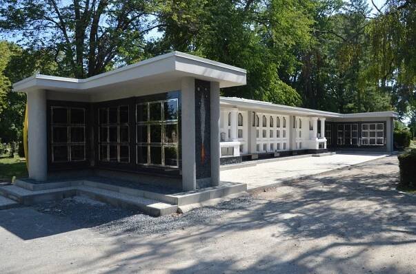 Rekonstrukce kolumbária na čáslavském hřbitově je u konce :: Regionální zpravodajství