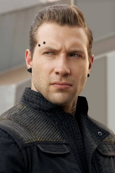 Rezistence - Z filmu - Jai Courtney