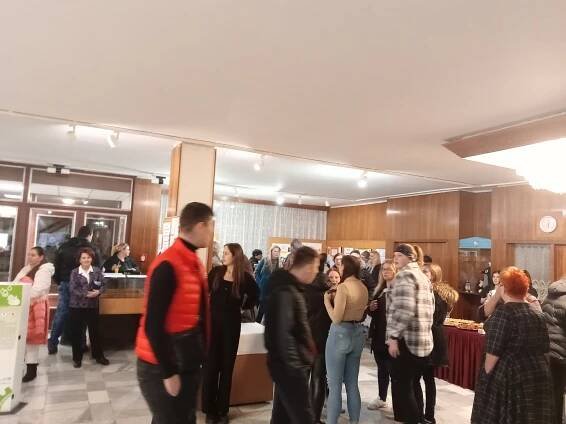 Ve společenském domě v Neratovicích proběhla vernisáž výstavy studentů