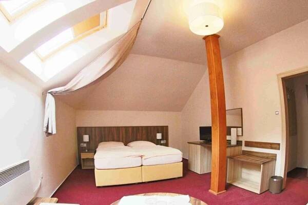 Hotel Koruna Karlštejn Exteriér fotografie