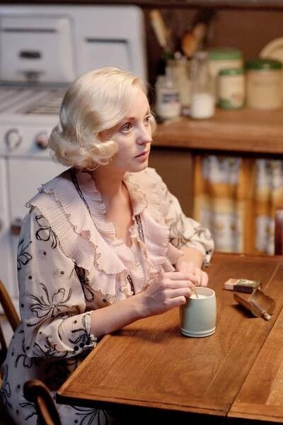 Zavolejte porodní sestřičky - Epizoda 2 - Z filmu - Helen George