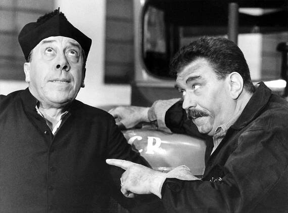 Fernandel, Gino Cervi - Soudruh Don Camillo - Z filmu