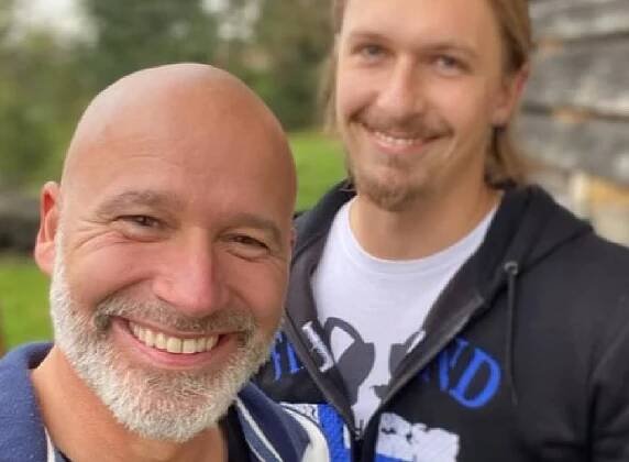 „Na dnešní výročí nám prší i štěstí“: Honza Musil s partnerem si už 8 let užívají společného života - Zivot