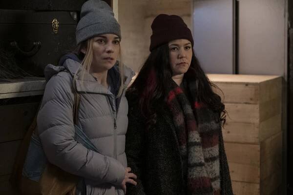 Annie Murphy, Mary Hollis Inboden - Kevin Can F**k Himself - Ghost - Z filmu