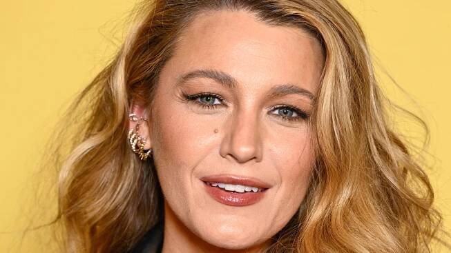 Blake Lively’s Beachy Waves Are Perfect For Summer