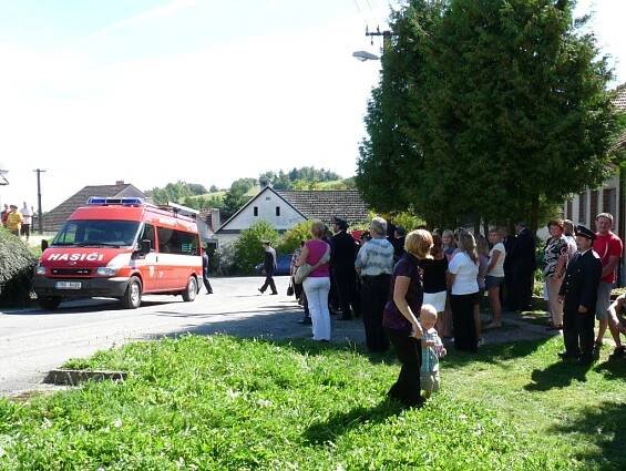 Žehnání hasičského vozidla - 11. 9. 2011 - Oficiální stránka obce Rozseč nad Kunštátem