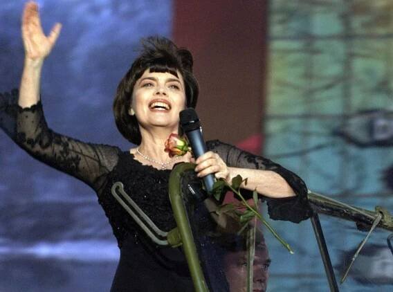Soubor:Mireille Mathieu-1.jpg – Wikipedie