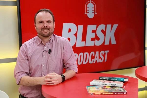 Podcast: Čím větší celebrita, tím větší pokora, říká spisovatel Petr Macek. Odhalil, jak se píše o slavných