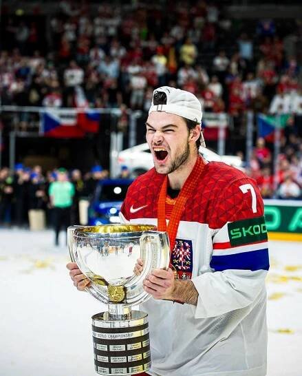 Hokejka Davida Špačka z MS v hokeji 2024