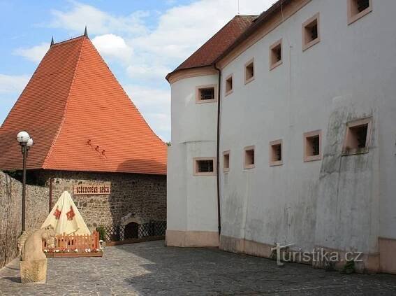 Kadaň: Středověká bašta - letní foto