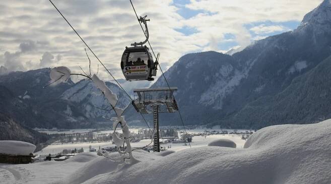 c Salzburger Saalachtal Tourismus Cable Car on the Lofer Skialm.
