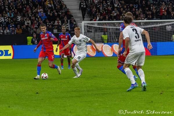 Z utkání fotbalové Evropské ligy Eintracht Frankfurt - Viktoria Plzeň 3:3 (26. 9. 2024).