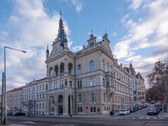 Tipy na letní vycházky: historie Vinohrad a Pankráce, rozmanité Nusle nebo Žižkov s kubistickou kaplí : Open House Praha