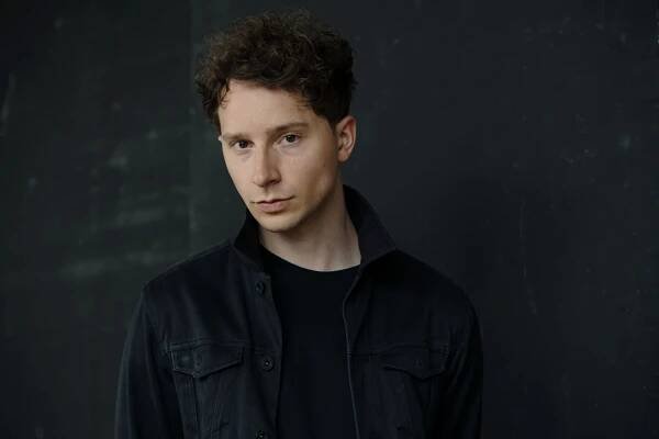 Jonathan Berlin – Barbarella Entertainment