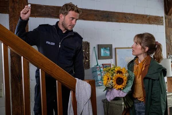 Morden auf Öd – Ein Insel-Krimi - Tag der Abrechnung - Z filmu - Max Hubacher, Paula Kalenberg