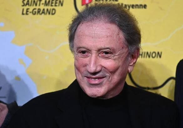 Michel Drucker au palais des congrès de Paris pour la présentation du Tour de France 2025