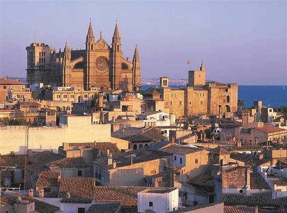 Zájezd Mallorca s turistikou - nedotčená příroda a tradiční architektura | Mallorca - Španělsko Travel 2002, spol. s r