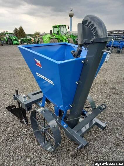 Jednořádkový sazeč brambor CZAGRO - Prodám jednořádkový sazeč brambor CZAGRO machinery vhodný i za malotraktor - agroBAZAR