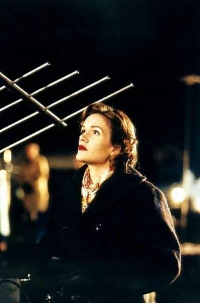 Catherine Dent in Unesení (2002)