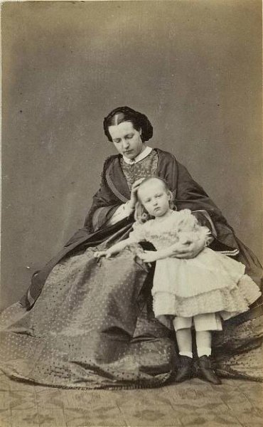 Soubor:Queen Henriette of Belgians and daughter Princess Marie Louise.jpg – Wikipedie