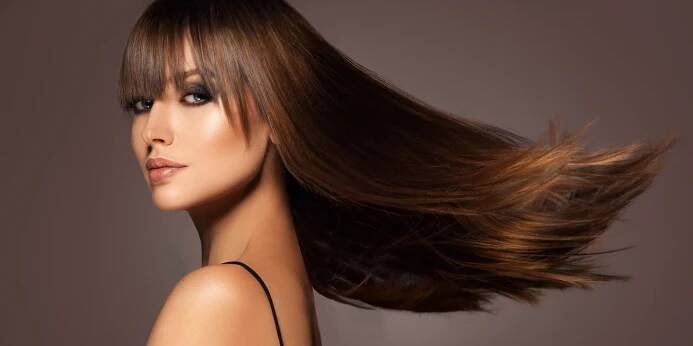 Dámský střih, melír, balayage i barvení přírodní barvou