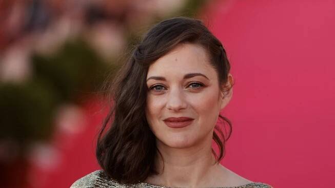 Marion Cotillard Spotted at Milan Fashion Week With Blonde Hair