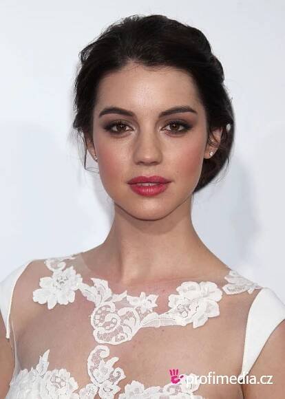 Adelaide Kane - celebrity účes - HappyHair