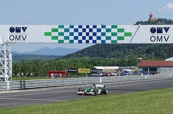 Formule 1 v Česku: Byla to senzace, když se v Mostě prohnala rychlostí 326 km/h