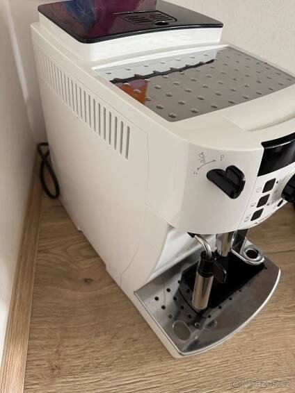 De'Longhi Magnifica kávovar