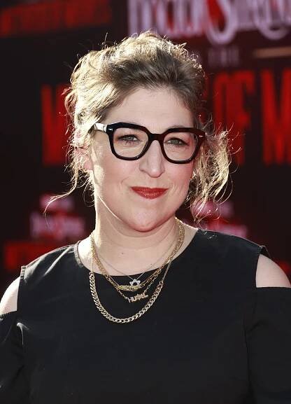 Mayim Bialik at Dolby Theatre on May 02, 2022, in Hollywood, California. | Source: Getty Images