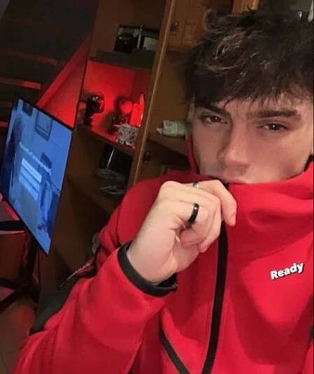 Pin by Lola 🫶🏼🤭 on Ring size plzz 💍 | Gabriel, Hot actors, Boyfriend pictures