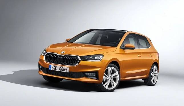 Vyjíždí nová Škoda Fabia. Je výrazně větší a v základu o padesát tisíc dražší