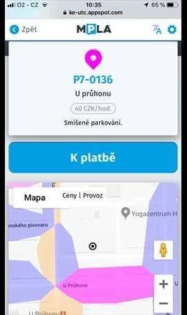 Platí to i pro modré zóny. Pozor ale na jejich omezenou parkovací dobu. Není ani nutné, ukládat si stránku jako záložku. Najdete ji i na stránkách a aplikaci Mapy.cz. Pokud tedy tento systém ještě nevyužíváte, možná byste mohli začít. Autorevue.cz