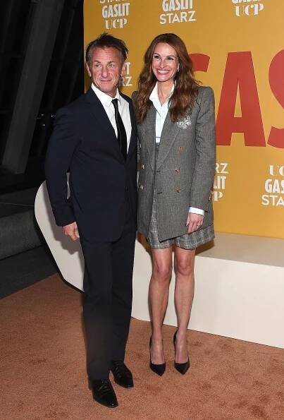 Julia Roberts ukázala své dlouhé štíhlé nohy v elegantním kostýmku s kraťásky
