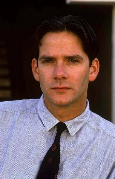 Pod ochranou nebes - Promo - Campbell Scott