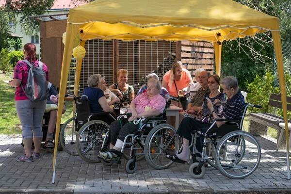 MEZIBOŘSKÉ SLUNCE – ZAHRADNÍ SETKÁVÁNÍ SENIORŮ – Domov sociálních služeb Meziboří