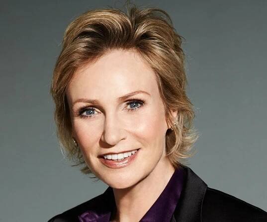 Jane Lynch Biography - Facts, Childhood, Family Life & Achievements