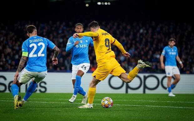 Lewandowski vstřelil v prvním zápase na stadionu Diega Armanda Maradony skvělý gól.