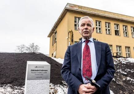 Ve vazbě skončil exšéf Krajské zdravotní i další 4 lidé z kauzy zakázek nemocnic
