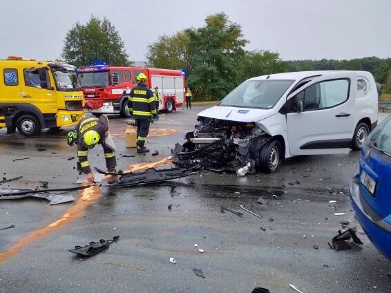 Dopravní nehoda třech vozidel | hasici.cz 